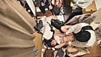 玄関セックス 扉の向こう側でチ●ポをしゃぶりハメ狂う淫乱女たち