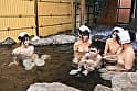 「おちんちん大きくさせてごめんね」小さいから大丈夫だろうと女湯に一緒に入った甥っ子がおっぱいだらけの状況にフル勃起！慌てた叔母さんがこっそり抜いてくれました VOL.5