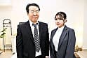 会社の同僚男女が仕事の合間に密着オイルエステでヌルヌル素股に挑戦！ 小坂ひまり