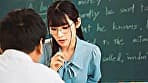 高嶺の花だと思っていたさくらせんせいは･･･実はおチ〇ポ調●が趣味のド変態だった！誰かが近くにいる状況で密着囁き罵倒で男の反応を楽しみチ〇ポがバカになるくらい何回も射精させて弄ぶ！ 胡桃さくら