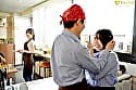 スキマバイト逆NTR 既婚店長を密着乳首責めで横取りする小悪魔カフェ店員 甘夏唯