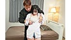 ショートカットで巨乳幼顔の息子の彼女のカラダがエロすぎて我慢できなかった 糸井瑠花