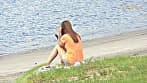 真夏の海ナンパ！インタビューと偽り、友達待ち連れ出してハメ撮り！騎乗位もぎこちない経験値低めの素人S〇X！