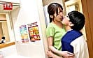 キスキスしつこいガキに狂わされ･･･。何度断ってもこっそりキスされ続けスケベ顔でベロチューしだすシングルマザー