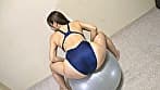 芦名ほのか 濡れてテカってピッタリ密着 神競泳水着 可愛い女子の競泳水着姿をじっとりと堪能！着替え撮影から始まり貧乳から巨乳にパイパン、ハミ毛、ジョリワキ等のフェチ接写やローションソーププレイや競泳水着ぶっかけ等を完全着衣で楽しむAV