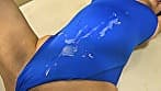 芦名ほのか 濡れてテカってピッタリ密着 神競泳水着 可愛い女子の競泳水着姿をじっとりと堪能！着替え撮影から始まり貧乳から巨乳にパイパン、ハミ毛、ジョリワキ等のフェチ接写やローションソーププレイや競泳水着ぶっかけ等を完全着衣で楽しむAV