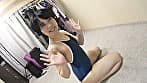 新田好実 濡れてテカってピッタリ密着 神スク水 可愛い女子のスクール水着姿をじっとりと堪能！着替え撮影から始まり貧乳から巨乳にパイパン、ハミ毛、ジョリワキ等のフェチ接写やローションソーププレイやスク水ぶっかけ等を完全着衣で楽しむAV