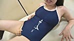 北村海智 濡れてテカってピッタリ密着 神スク水 可愛い女子のスクール水着姿をじっとりと堪能！着替え撮影から始まり貧乳から巨乳にパイパン、ハミ毛、ジョリワキ等のフェチ接写やローションソーププレイやスク水ぶっかけ等を完全着衣で楽しむAV