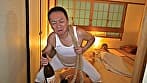 旦那の隣で絶頂NTR 欲求不満の新妻が見つけた幸運の座敷おじさん。株価も快楽も上がり続け、熟睡する夫の横で貪り合う狂気の寝室 渋谷なつ