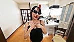 【人妻配信コラボ】『いつもよりエロい私を見てね』ネットで知り合ったカメラマンと密会！夫には絶対見せられない裸コートで男の家に押しかけ、玄関即尺から激しくイキまくる絶倫人妻の裏の顔 月乃ことね