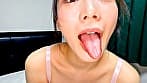 器用な長舌！ゆいなちゃんの口内観察