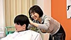乳首が見え隠れしているセクシーな美容師はヤラせてくれるのか？（5）
