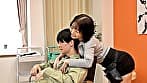 乳首が見え隠れしているセクシーな美容師はヤラせてくれるのか？（5）