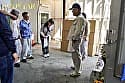 配送中NTR 既婚ベテランドライバーの配送に付いて回るうち車中でおそわれてしまった新婚人妻 本庄鈴