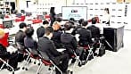 「滴るマン汁」「火照って発汗」「大量潮吹き」しながら、会社案内中に就活生にバレないように、こっそりイキまくり！大絶頂会社説明会 花守夏歩編