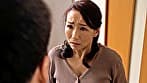 襖の隙間から漏れる娘夫婦の情事を目撃した美しき義母。性欲を爆発させて娘婿の肉棒に縋る肉欲セックス！