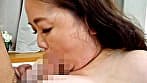 代々巨乳家系の五十路熟女の初撮りAVセックス！セックスレスに耐え兼ねAV男優と破廉恥性交！