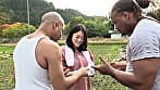黒人田舎ナンパ！農作業中の熟女と国際交流混浴露天風呂で想像以上の巨根を膣奥まで突っ込まれ狂ったようにイキまくる！