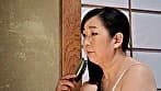 家の修繕で来ている業者の男に組み敷かれ力強いセックスに溺れて行く還暦熟女！