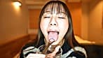 【個人撮影】さくまつなの舌ブラシで「汚舌苔」採取