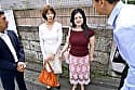 街で見つけた 姉妹のように仲の良い綺麗な母娘をナンパして大乱交！！「あなた許して」というもののイキまくる好き物親子10組240分！！ 2