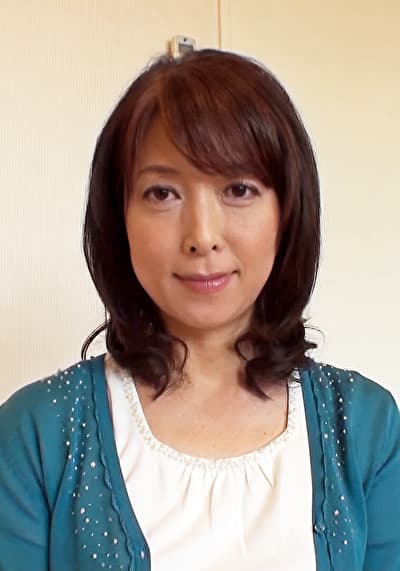 五十路のちっぱい美尻美熟女