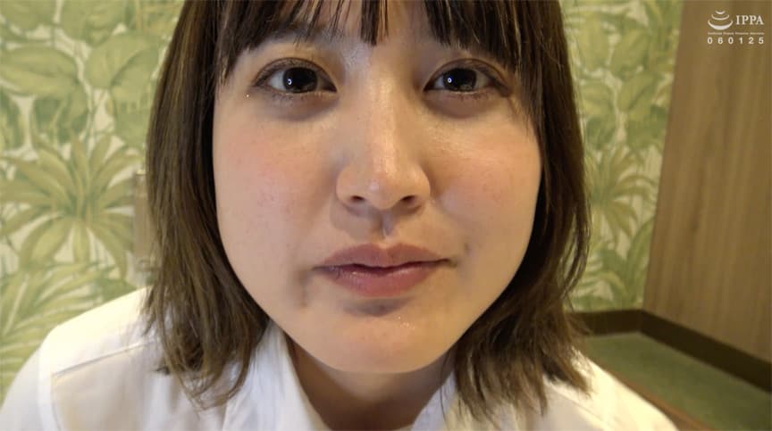 神アングルで激カワ美女のとってもレアな口内観察！