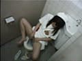 トイレでオナニーする欲求不満の看護婦たち