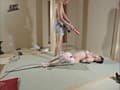 震える女体