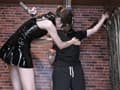 女王様に徹底的にくすぐり責めされた男スパイの運命は？