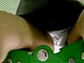 脚立に登った無防備なOLさんの股間を逆さ撮り