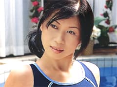 人妻競泳水着 浅田真結 小町紫