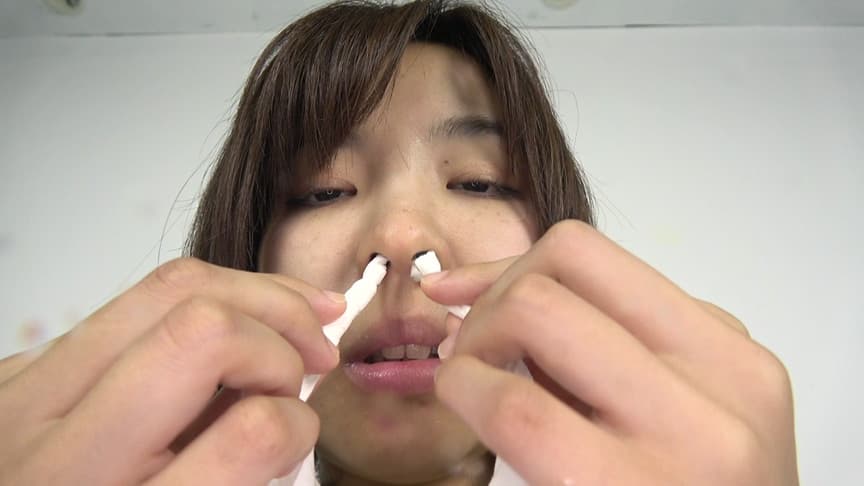 素人娘ゆうこちゃんの鼻観察・くしゃみ鼻水 藤にいな