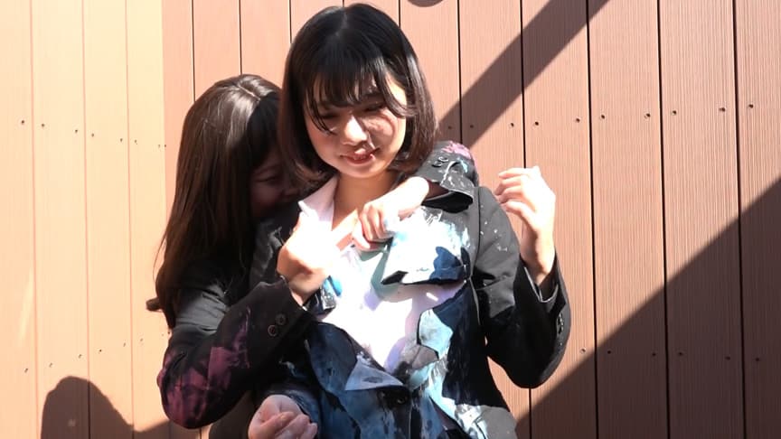 リクルートスーツ切り裂き合戦