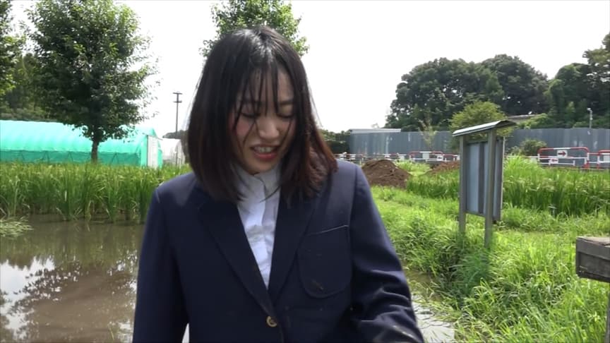 ブレザー制服・泥だらけ1