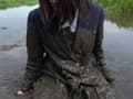 ブレザー制服・泥だらけ1