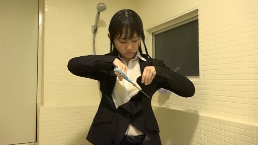 就活女子のリクルートスーツ切り裂き（2）