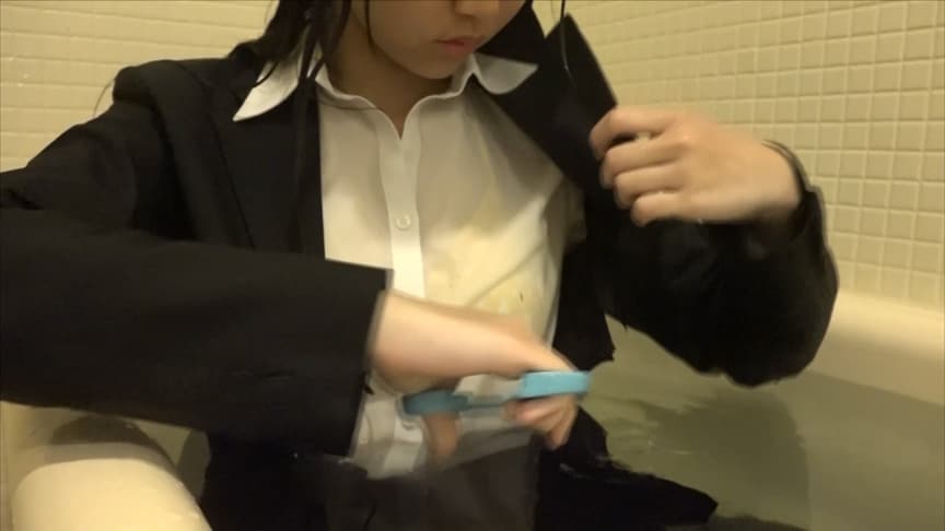 就活女子のリクルートスーツ切り裂き（2）