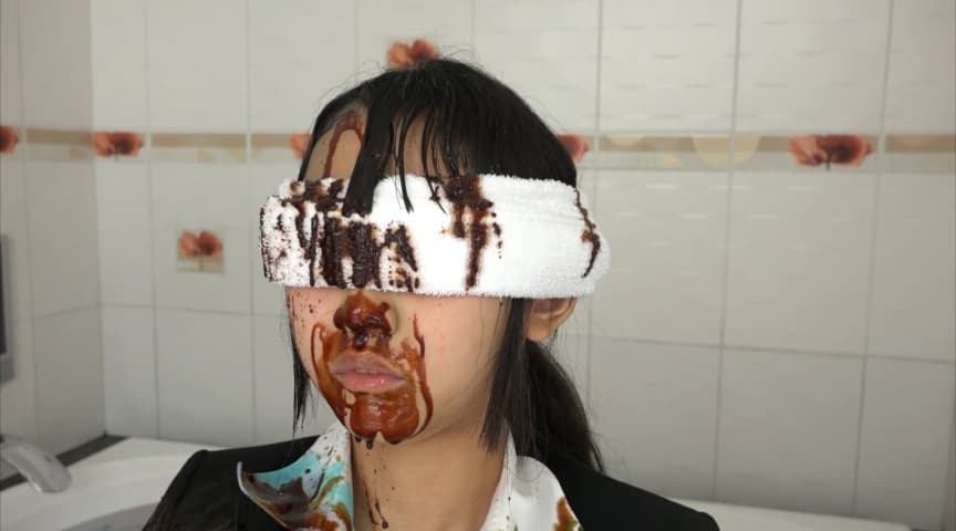 味当てクイズでリクルートスーツが…