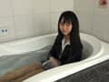 水風船風呂に入って…