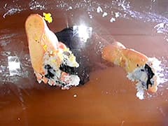 美希様がナマ足やハイヒールで踏んだ寿司を食べさせる!