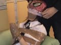 口の自由を奪われた少女