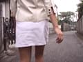 スカートめくり