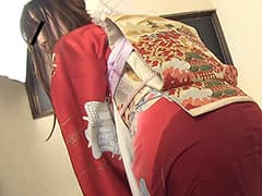 和服が濡れゆくお漏らし