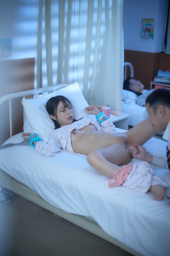 未成熟な膣内をかき回され●制開発されたひよこ女子2