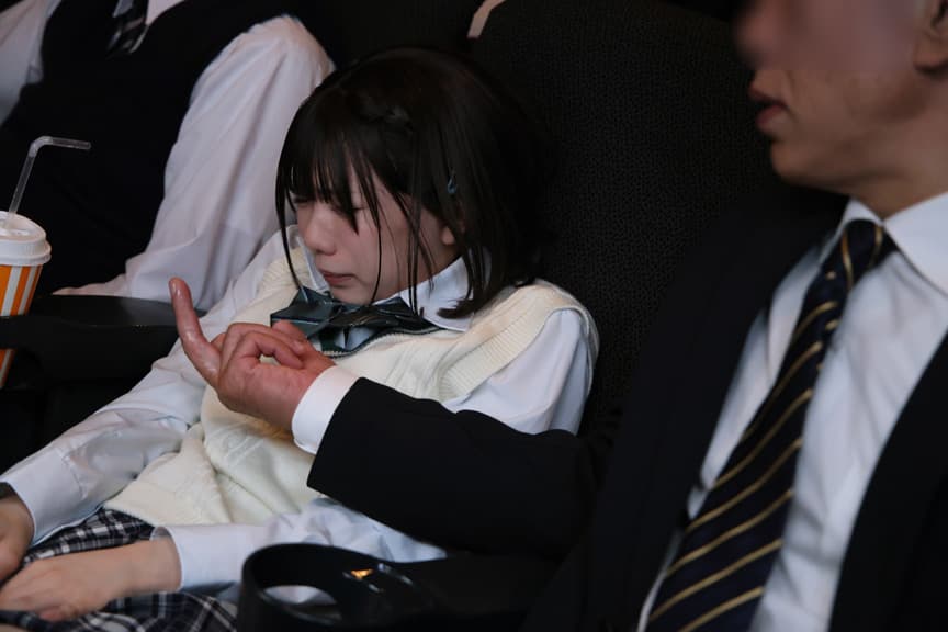 未成熟な膣内をかき回され●制開発されたひよこ女子2