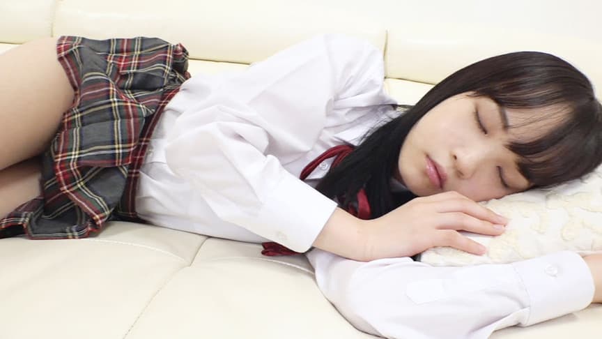 寝ている女子●生の妹にイタズラしていたら 工藤ララ