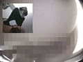 熟女がトイレでアナルオナニー4