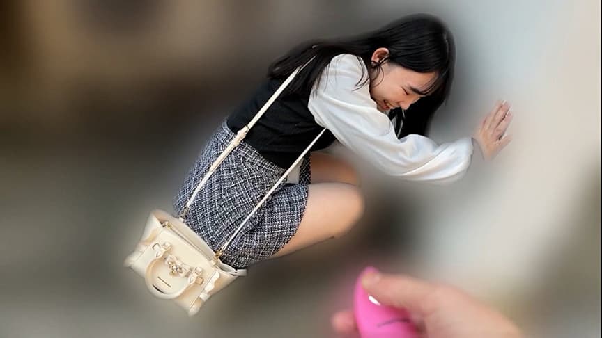 愛川夢奈ちゃんとリモバイ散歩！街中で絶頂恥○プレイ！