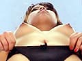 更衣室床下逆撮！！学生モデルが真上にいる2